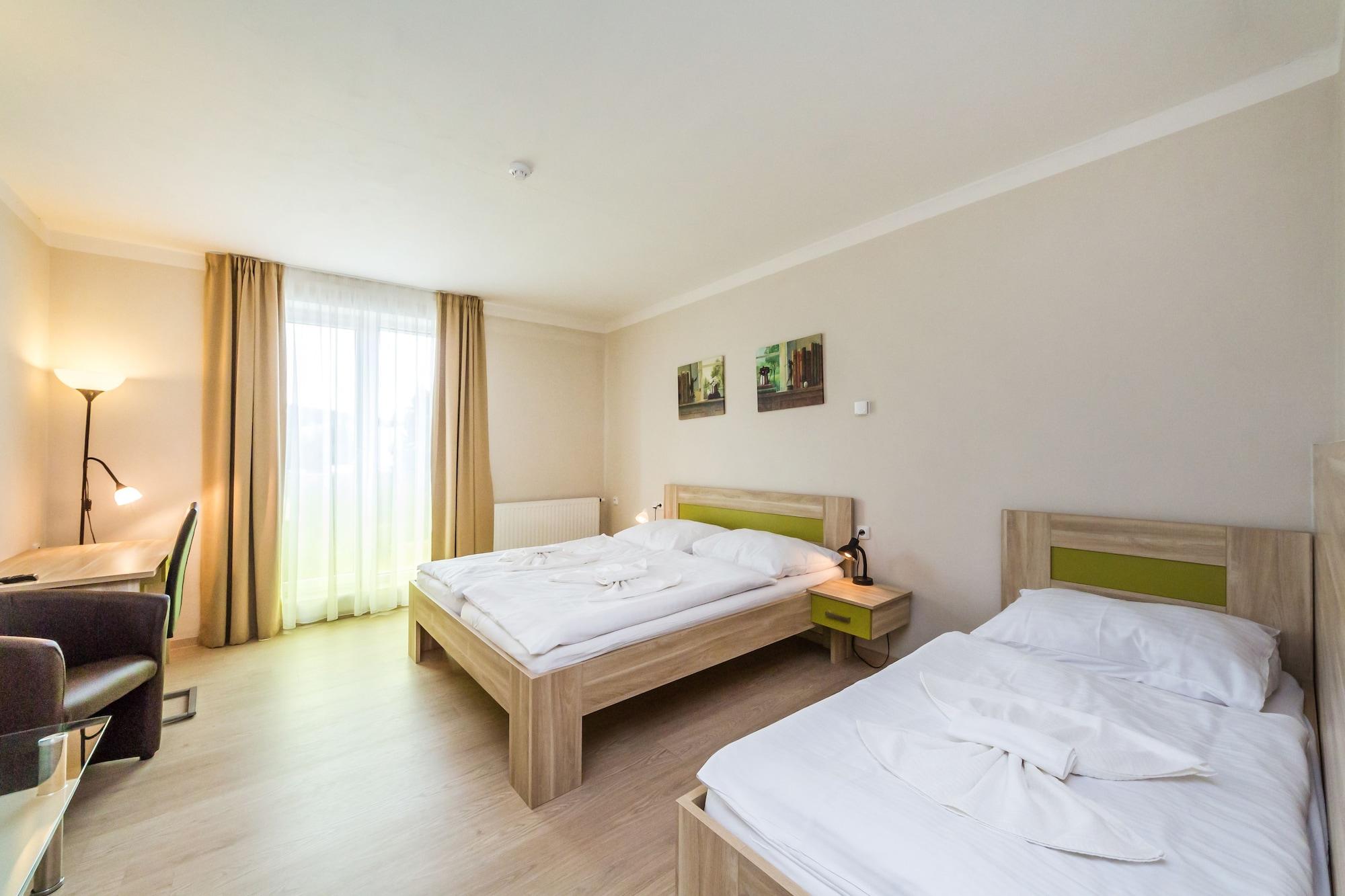 Nad Kralovnou Hotel & Restaurant Prag Dış mekan fotoğraf