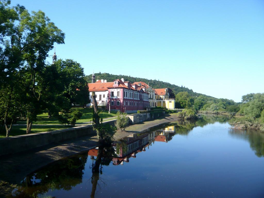 Nad Kralovnou Hotel & Restaurant Prag Dış mekan fotoğraf