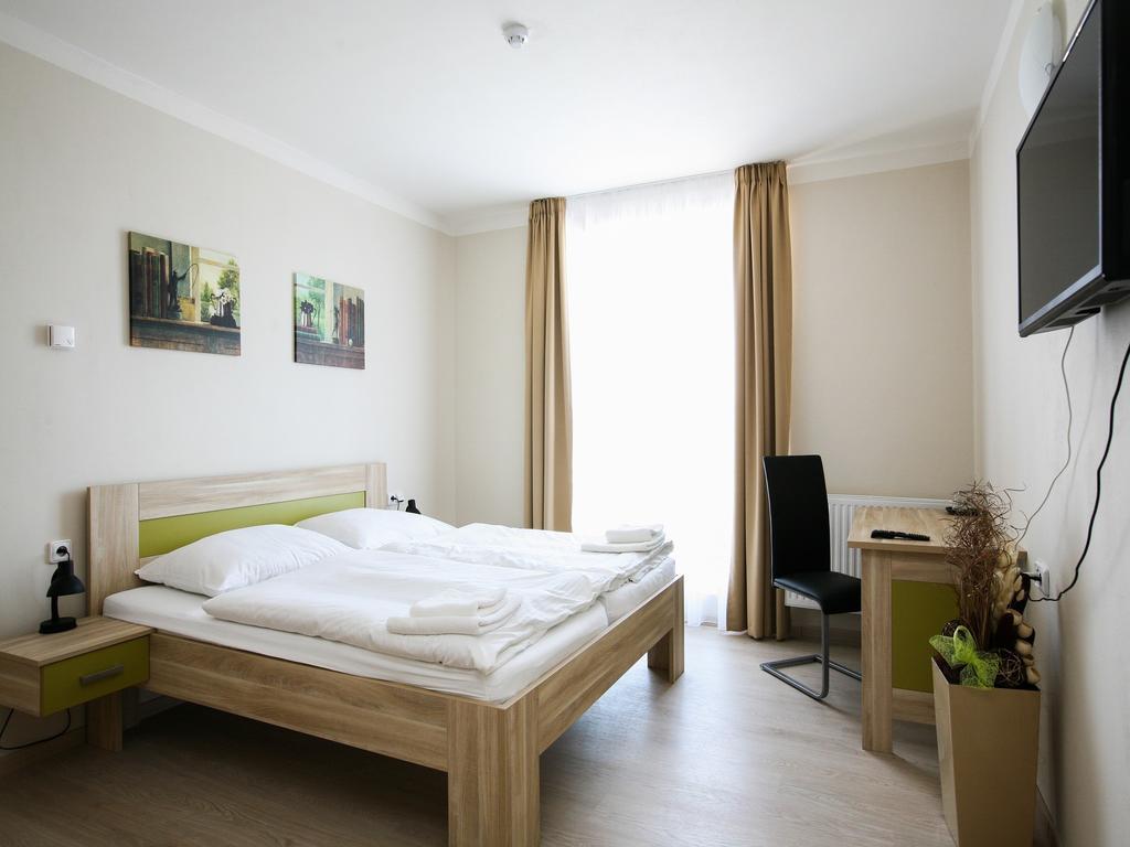 Nad Kralovnou Hotel & Restaurant Prag Dış mekan fotoğraf