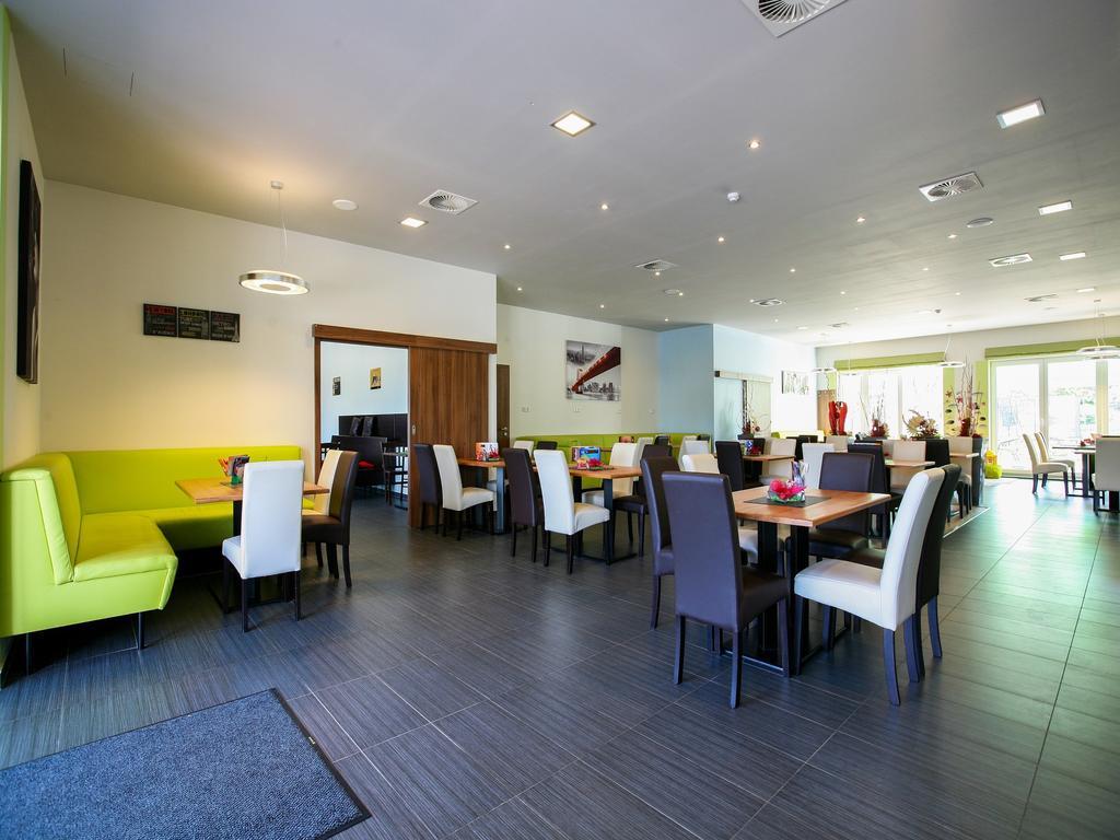Nad Kralovnou Hotel & Restaurant Prag Dış mekan fotoğraf