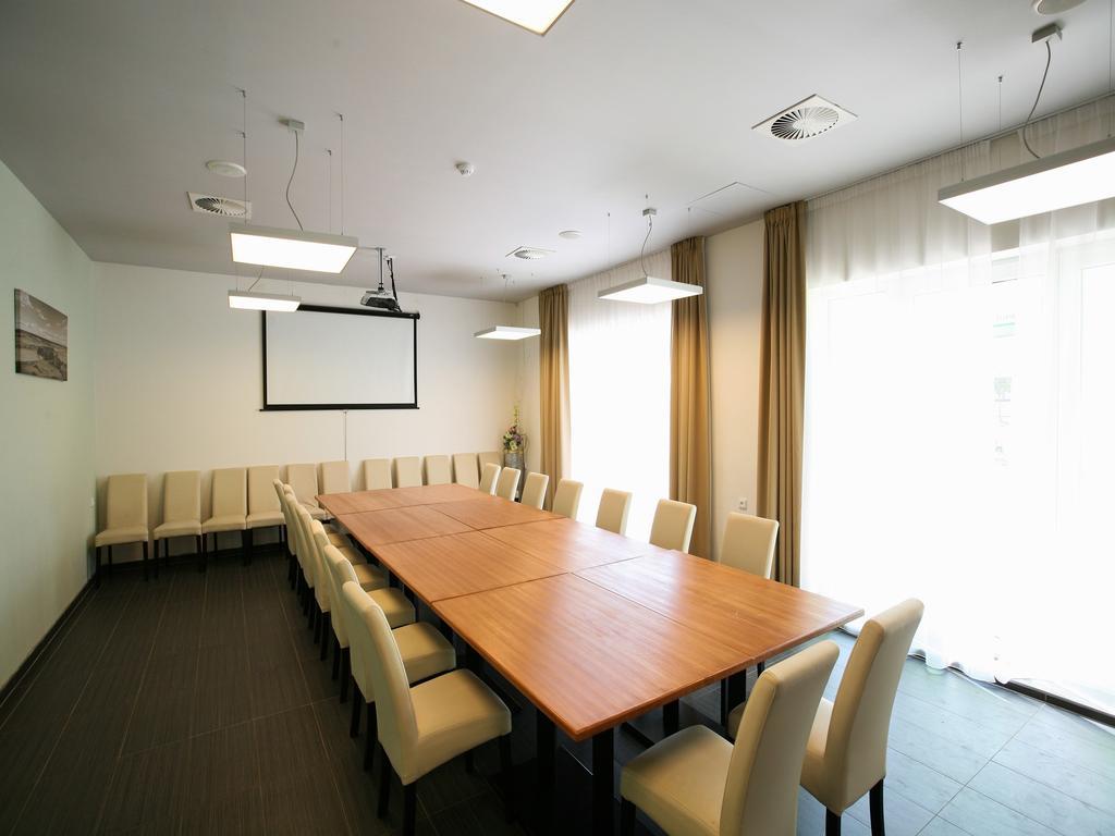 Nad Kralovnou Hotel & Restaurant Prag Dış mekan fotoğraf