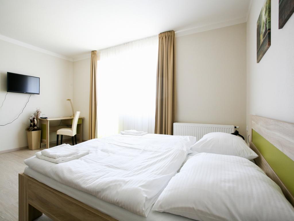 Nad Kralovnou Hotel & Restaurant Prag Oda fotoğraf
