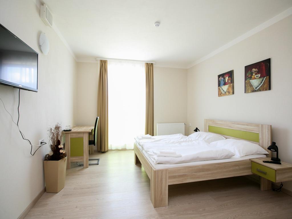 Nad Kralovnou Hotel & Restaurant Prag Oda fotoğraf