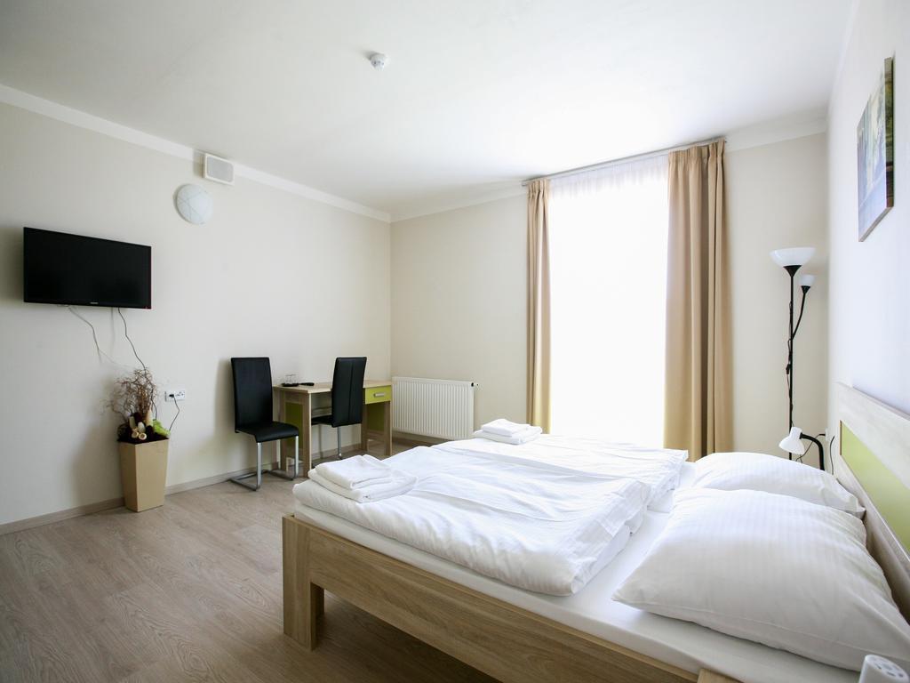 Nad Kralovnou Hotel & Restaurant Prag Oda fotoğraf