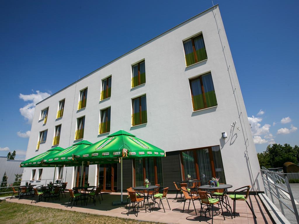 Nad Kralovnou Hotel & Restaurant Prag Dış mekan fotoğraf