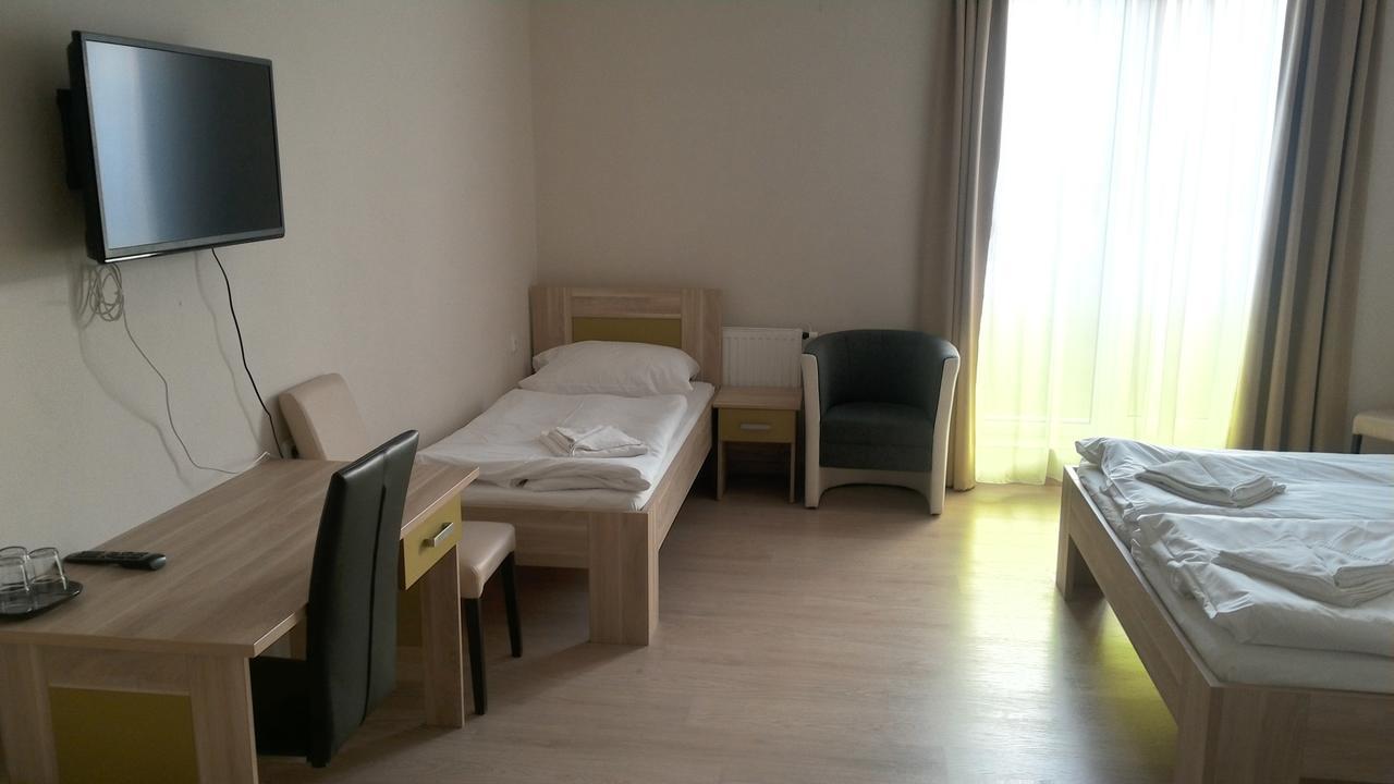 Nad Kralovnou Hotel & Restaurant Prag Dış mekan fotoğraf